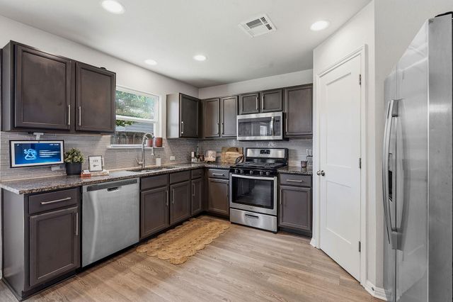 162 Friendship Oak DR, San Marcos, TX 78666