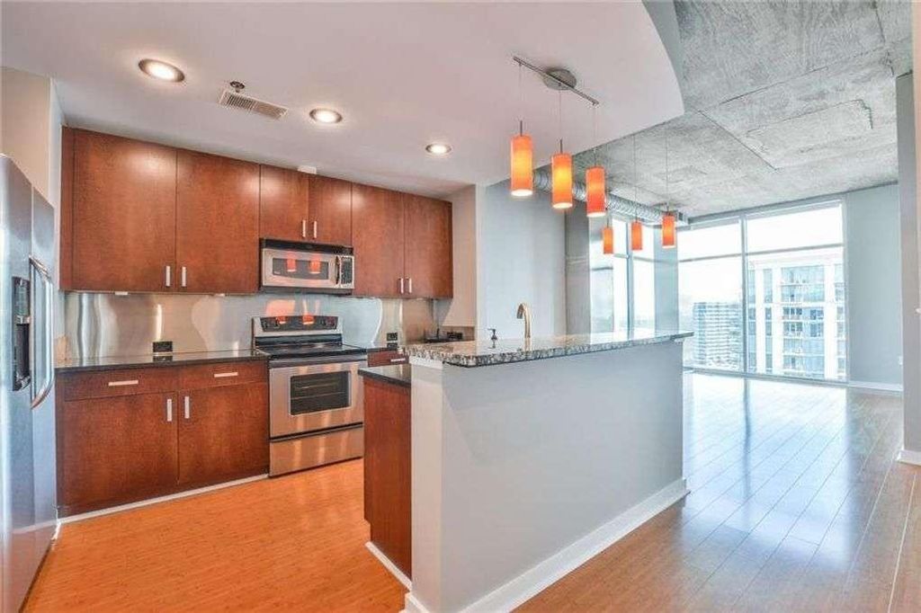 250 Pharr NE Road 2002, Atlanta, GA 30305