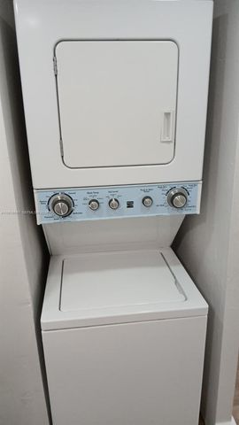 8820 Fontainebleau Blvd 302, Miami, FL 33172