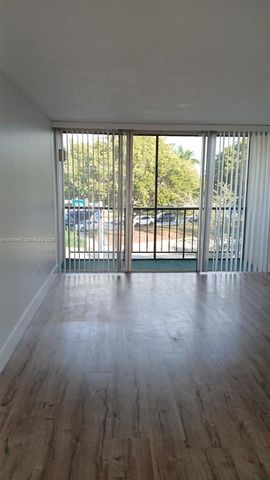 8820 Fontainebleau Blvd 302, Miami, FL 33172