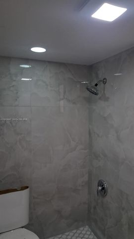 8820 Fontainebleau Blvd 302, Miami, FL 33172