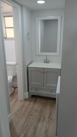 8820 Fontainebleau Blvd 302, Miami, FL 33172