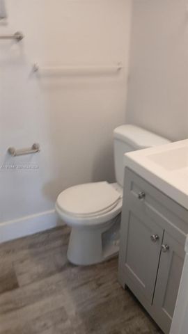 8820 Fontainebleau Blvd 302, Miami, FL 33172