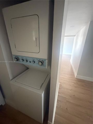 8820 Fontainebleau Blvd 302, Miami, FL 33172