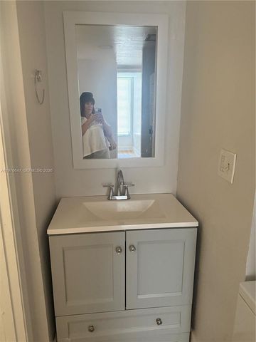 8820 Fontainebleau Blvd 302, Miami, FL 33172