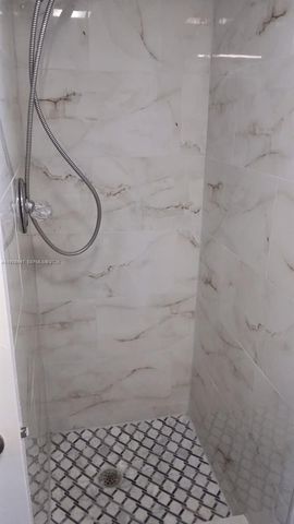 8820 Fontainebleau Blvd 302, Miami, FL 33172