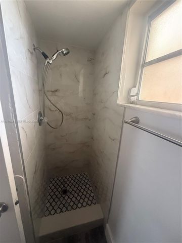 8820 Fontainebleau Blvd 302, Miami, FL 33172