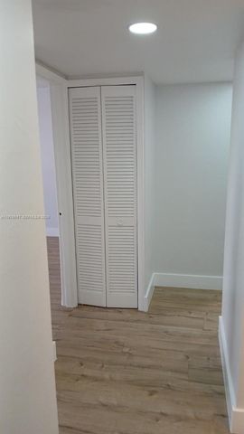 8820 Fontainebleau Blvd 302, Miami, FL 33172