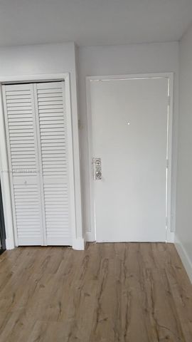 8820 Fontainebleau Blvd 302, Miami, FL 33172