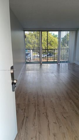 8820 Fontainebleau Blvd 302, Miami, FL 33172