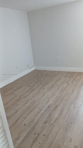 8820 Fontainebleau Blvd 302, Miami, FL 33172