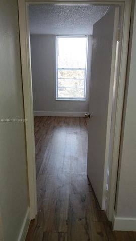 8820 Fontainebleau Blvd 302, Miami, FL 33172