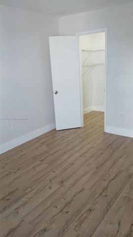 8820 Fontainebleau Blvd 302, Miami, FL 33172