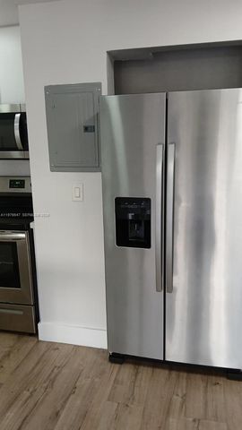 8820 Fontainebleau Blvd 302, Miami, FL 33172