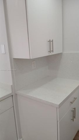 8820 Fontainebleau Blvd 302, Miami, FL 33172