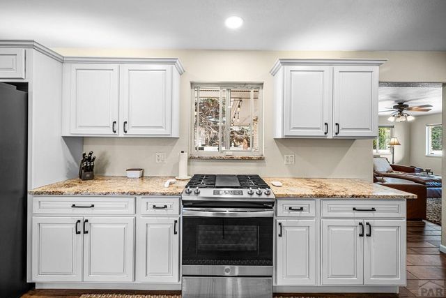 39 Dartmouth Ave, Pueblo, CO 81005