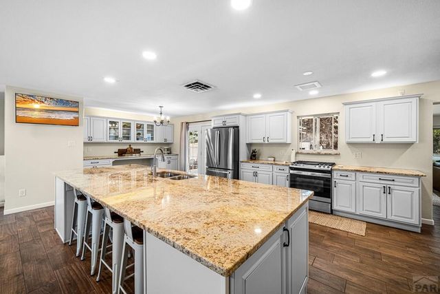 39 Dartmouth Ave, Pueblo, CO 81005