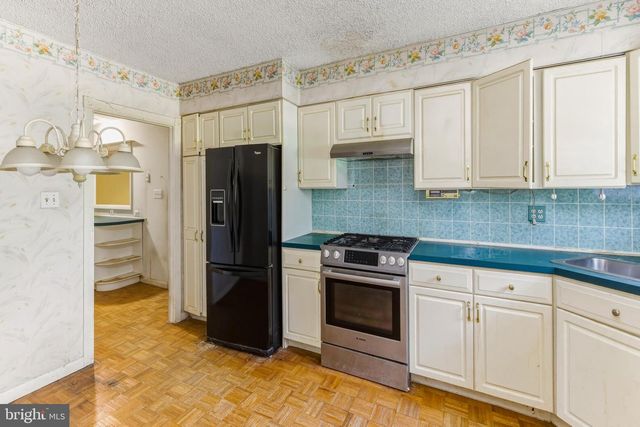1130 RED BANK AVE, West Deptford, NJ 08086