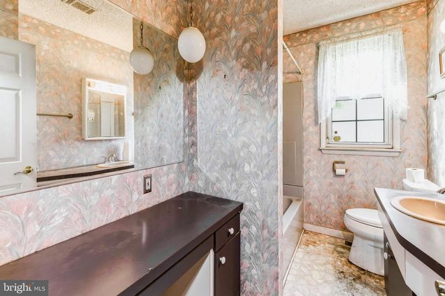 1130 RED BANK AVE, West Deptford, NJ 08086