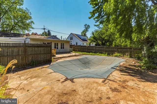 1130 RED BANK AVE, West Deptford, NJ 08086
