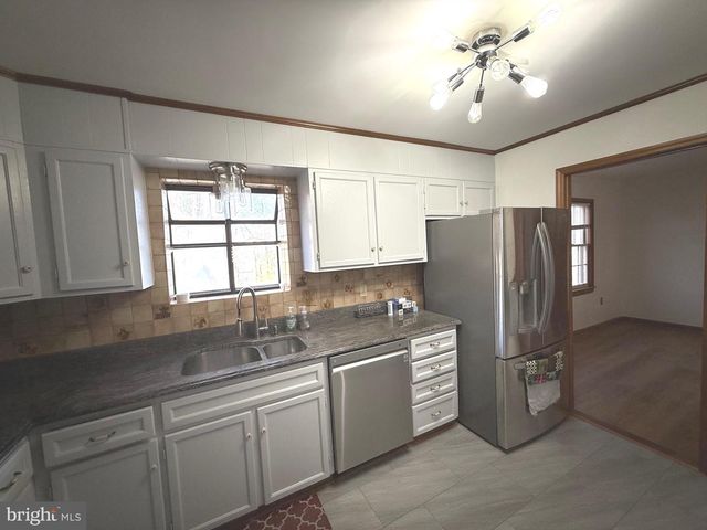 9608 BURKE VIEW AVE, Burke, VA 22015