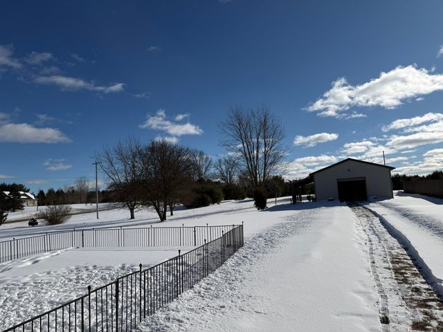 10289 Lee Road, Grass Lake, MI 49240