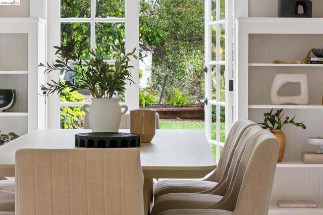 1374 1374 El Centro Ave, Oakland, CA 94602