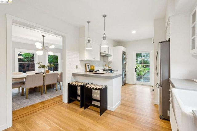 1374 1374 El Centro Ave, Oakland, CA 94602