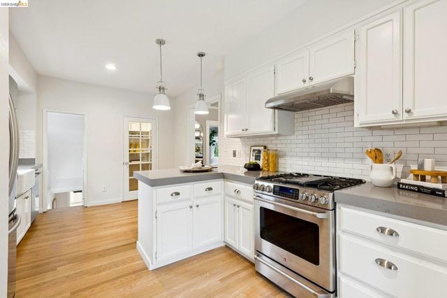 1374 1374 El Centro Ave, Oakland, CA 94602