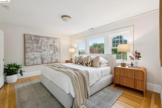 1374 1374 El Centro Ave, Oakland, CA 94602