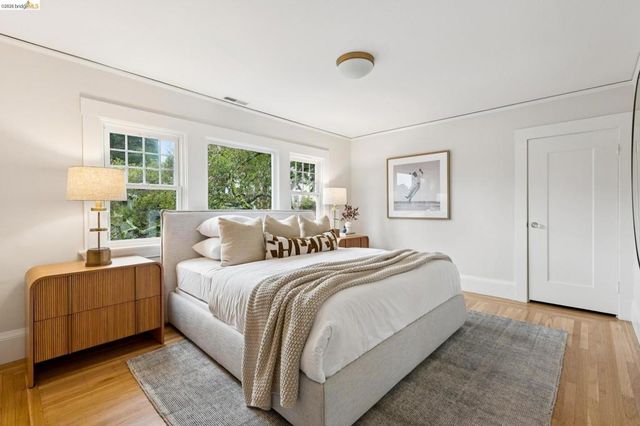 1374 1374 El Centro Ave, Oakland, CA 94602