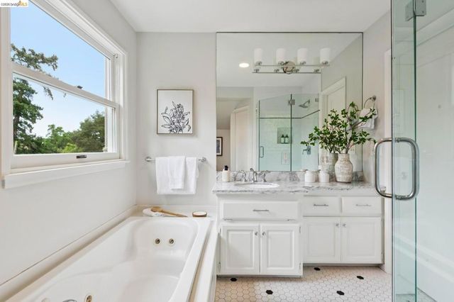 1374 1374 El Centro Ave, Oakland, CA 94602