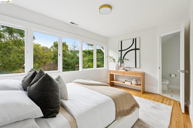 1374 1374 El Centro Ave, Oakland, CA 94602