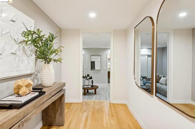 1374 1374 El Centro Ave, Oakland, CA 94602