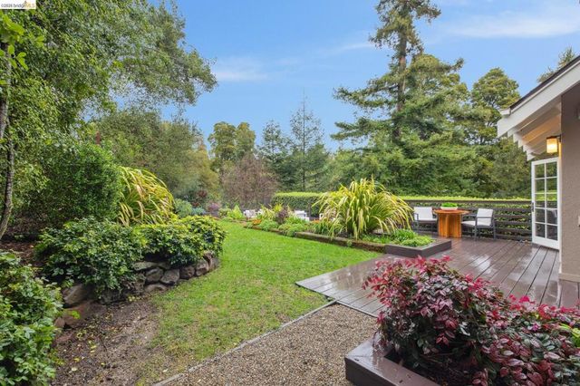 1374 1374 El Centro Ave, Oakland, CA 94602