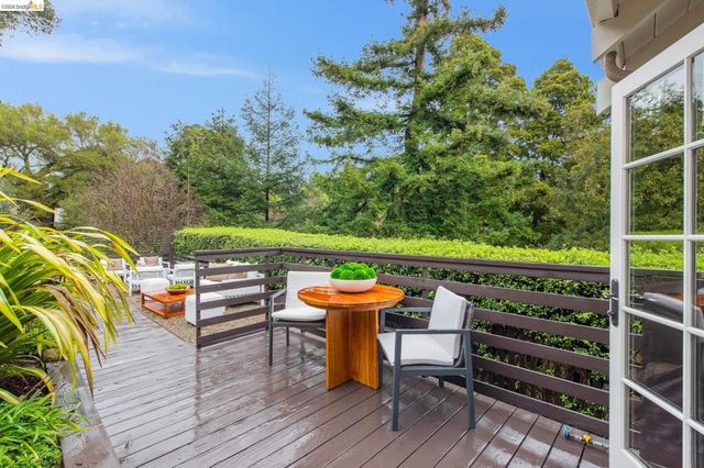 1374 1374 El Centro Ave, Oakland, CA 94602