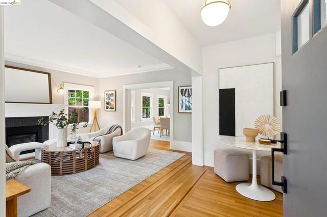 1374 1374 El Centro Ave, Oakland, CA 94602