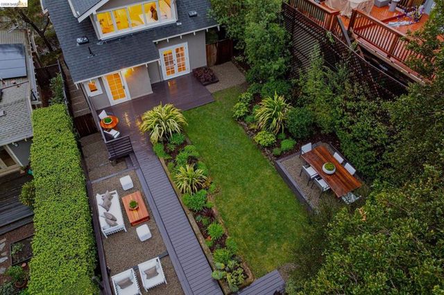 1374 1374 El Centro Ave, Oakland, CA 94602