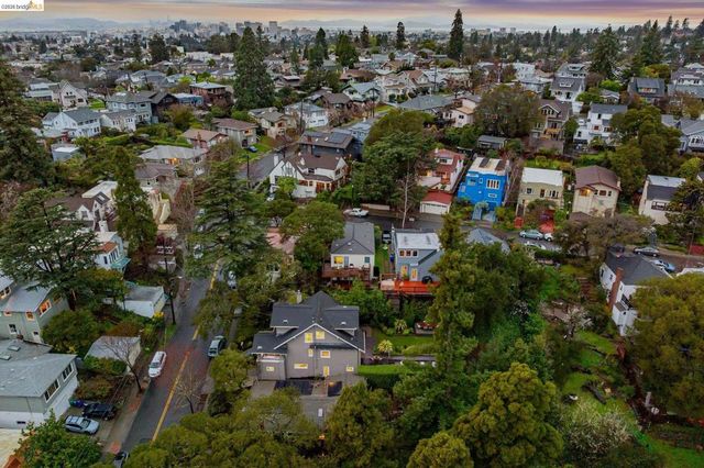 1374 1374 El Centro Ave, Oakland, CA 94602