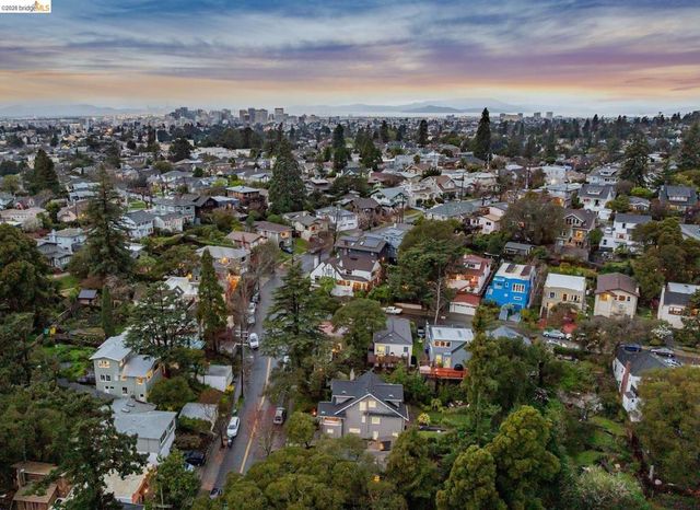 1374 1374 El Centro Ave, Oakland, CA 94602