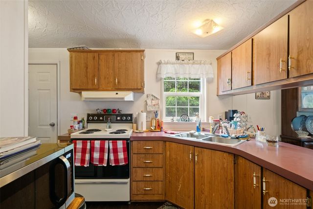 60 E Crimson Peak Road, Belfair, WA 98528