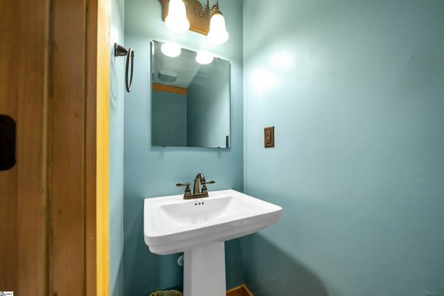 171 Hickory Road, Williamston, SC 29697