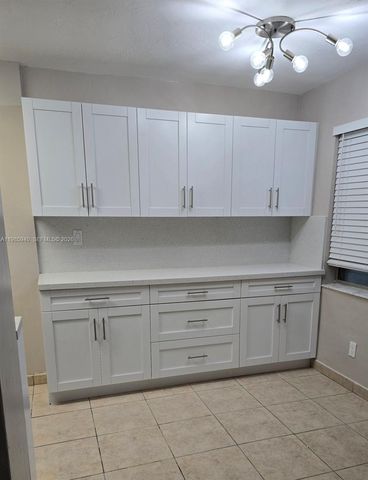 8701 SW 141st St B2, Palmetto Bay, FL 33176