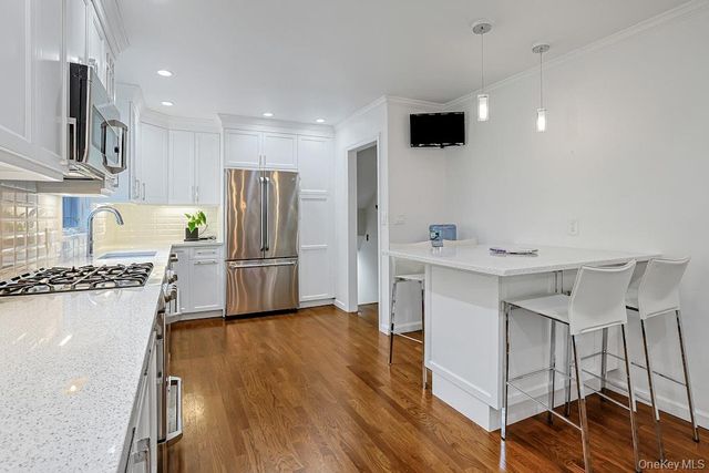 305 Stratton Road, New Rochelle, NY 10804