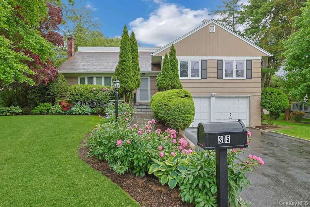 305 Stratton Road, New Rochelle, NY 10804