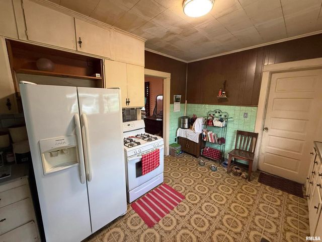 2528 FARNAM Street, Davenport, IA 52803