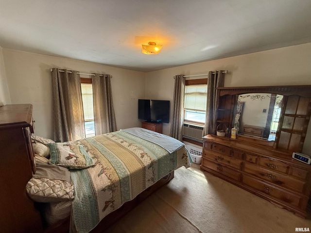 2528 FARNAM Street, Davenport, IA 52803