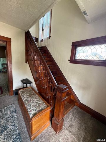 2528 FARNAM Street, Davenport, IA 52803