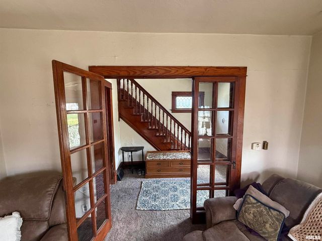 2528 FARNAM Street, Davenport, IA 52803