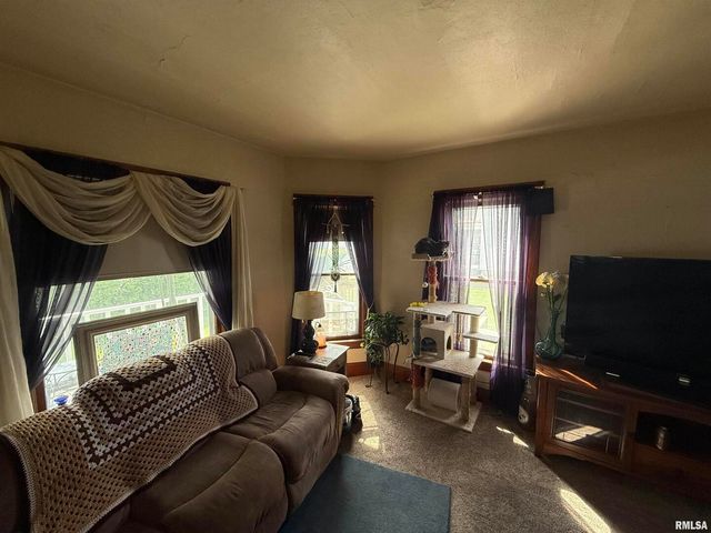 2528 FARNAM Street, Davenport, IA 52803